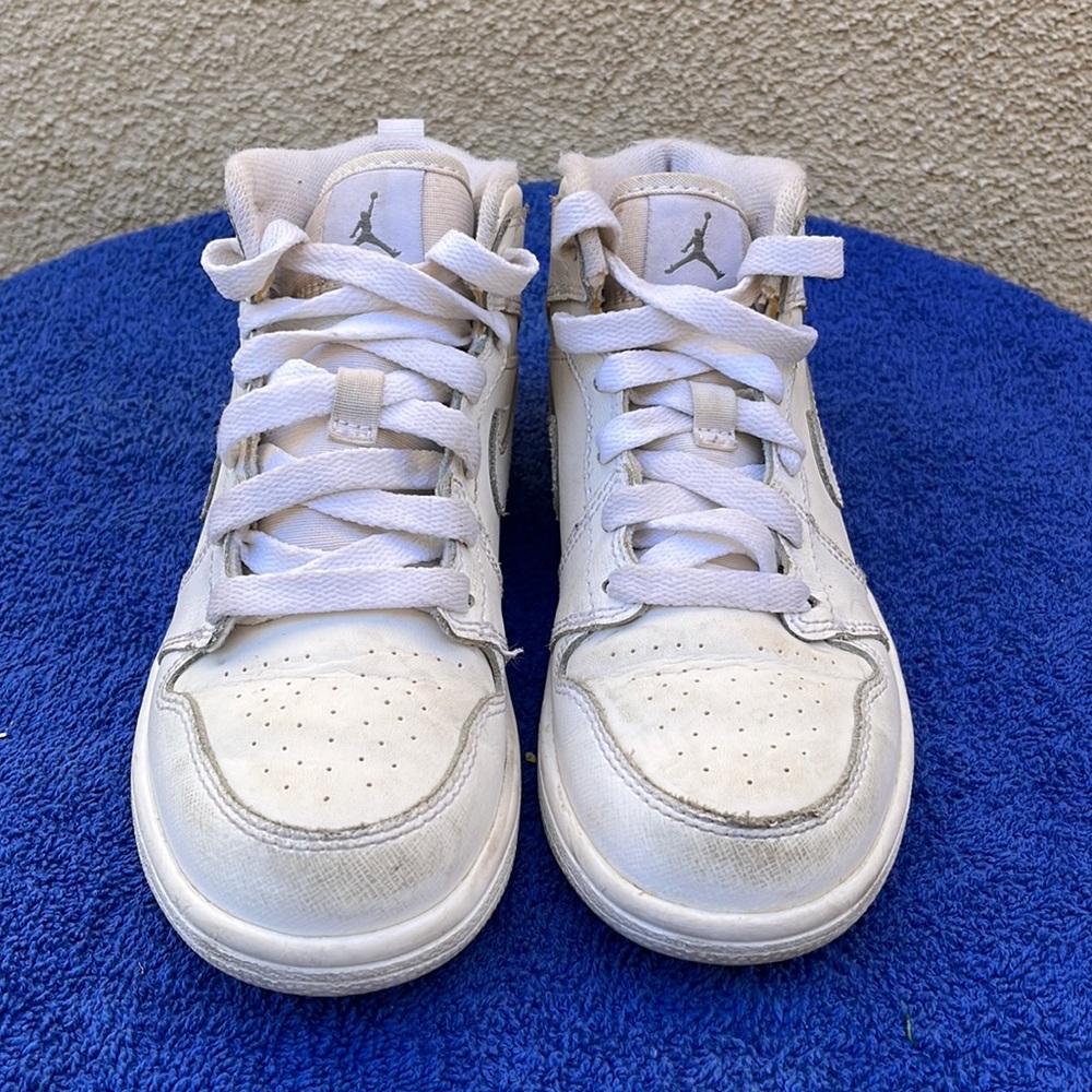 White Jordan 1s 13C
